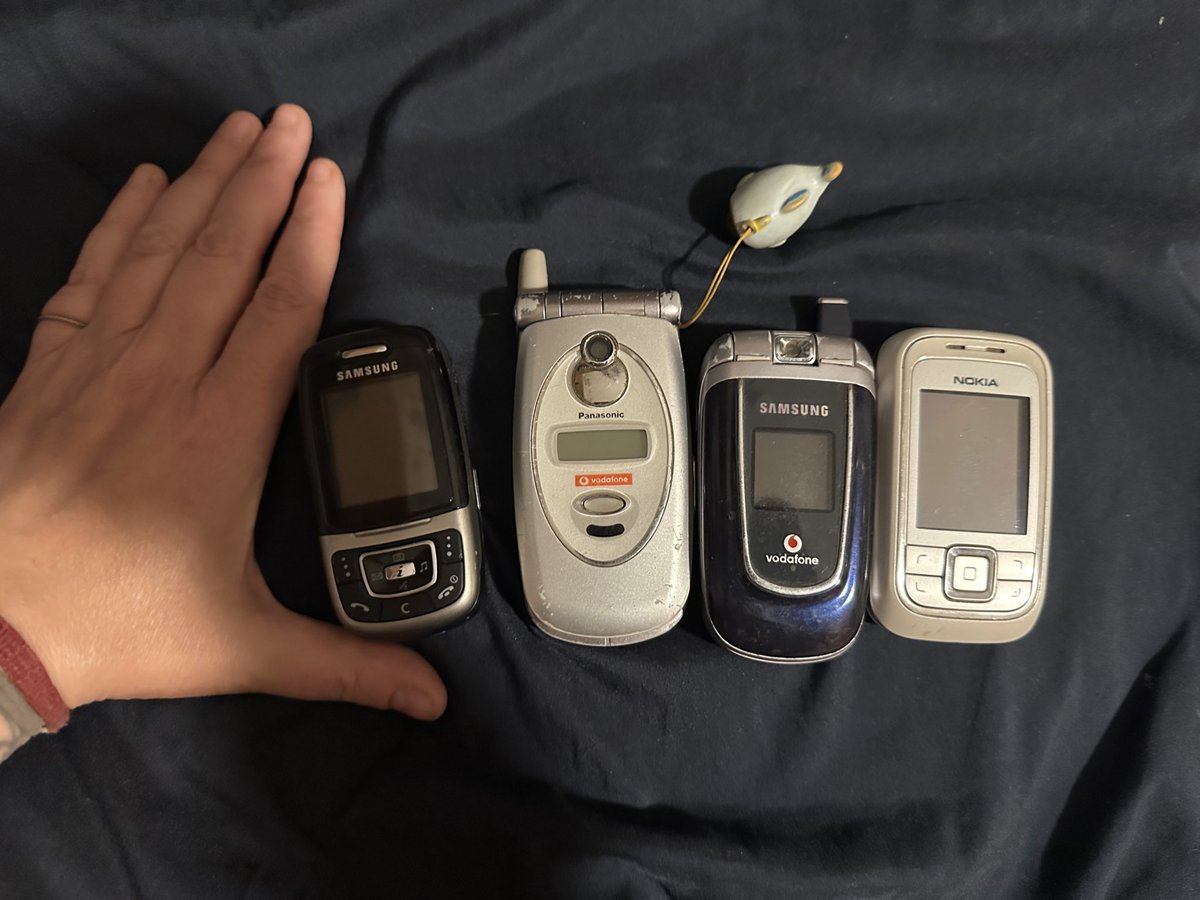 #pernondimenticaremai prima di finire nelle immondizie 
E chissà che fine hanno fatto l’Erikson T28, il Nokia 3330, lo star tac…