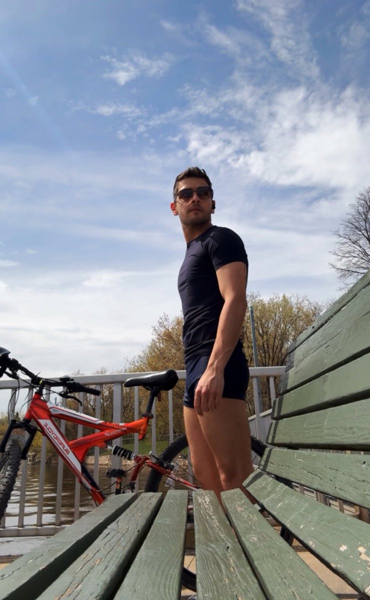 cleoooooopatra's tweet image. Sunny day innit