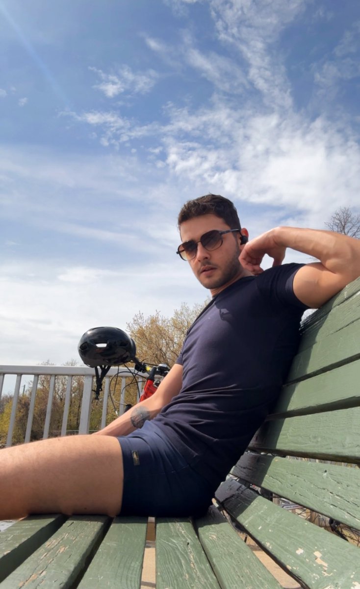 cleoooooopatra's tweet image. Sunny day innit