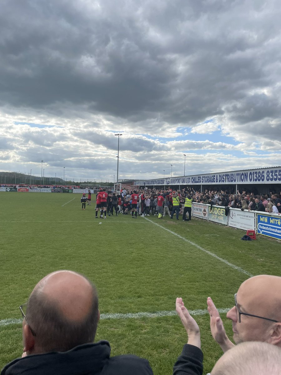 OLDSKOOL LEEDS ®️ (@oldskoolleeds) on Twitter photo Well done to <a href="/EveshamUnitedFC/">Evesham United FC</a> promoted to step 3 . Fantastic achievement , just pipped at the post for automatics , but winners in the playoffs v Malvern town . Golden boot boy <a href="/LeviSteele12/">Levi Steele</a> bags again . Well done everyone Well done to <a href="/EveshamUnitedFC/">Evesham United FC</a> promoted to step 3 . Fantastic achievement , just pipped at the post for automatics , but winners in the playoffs v Malvern town . Golden boot boy <a href="/LeviSteele12/">Levi Steele</a> bags again . Well done everyone