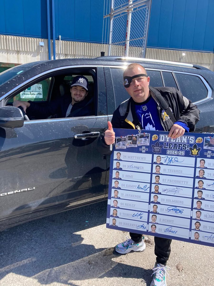 ticatsfan7's tweet photo. @Xposed Love to surprise my dad ! He’s been to every doctor appointment since I had my stroke we also bring the @MapleLeafs passion! #leafsforver https://t.co/PlOc8SLa1C