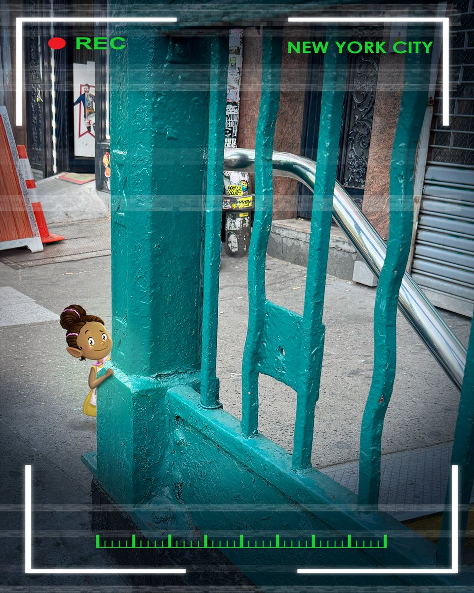 If you look closely, you might just see the Keebler elves on the streets of NYC, Chicago and Cincinnati 👀 What do you think the elves have up their sleeves? 😊

#KeeblerCookies #Cookies #SweetTreat #Keebler #ELFudge
