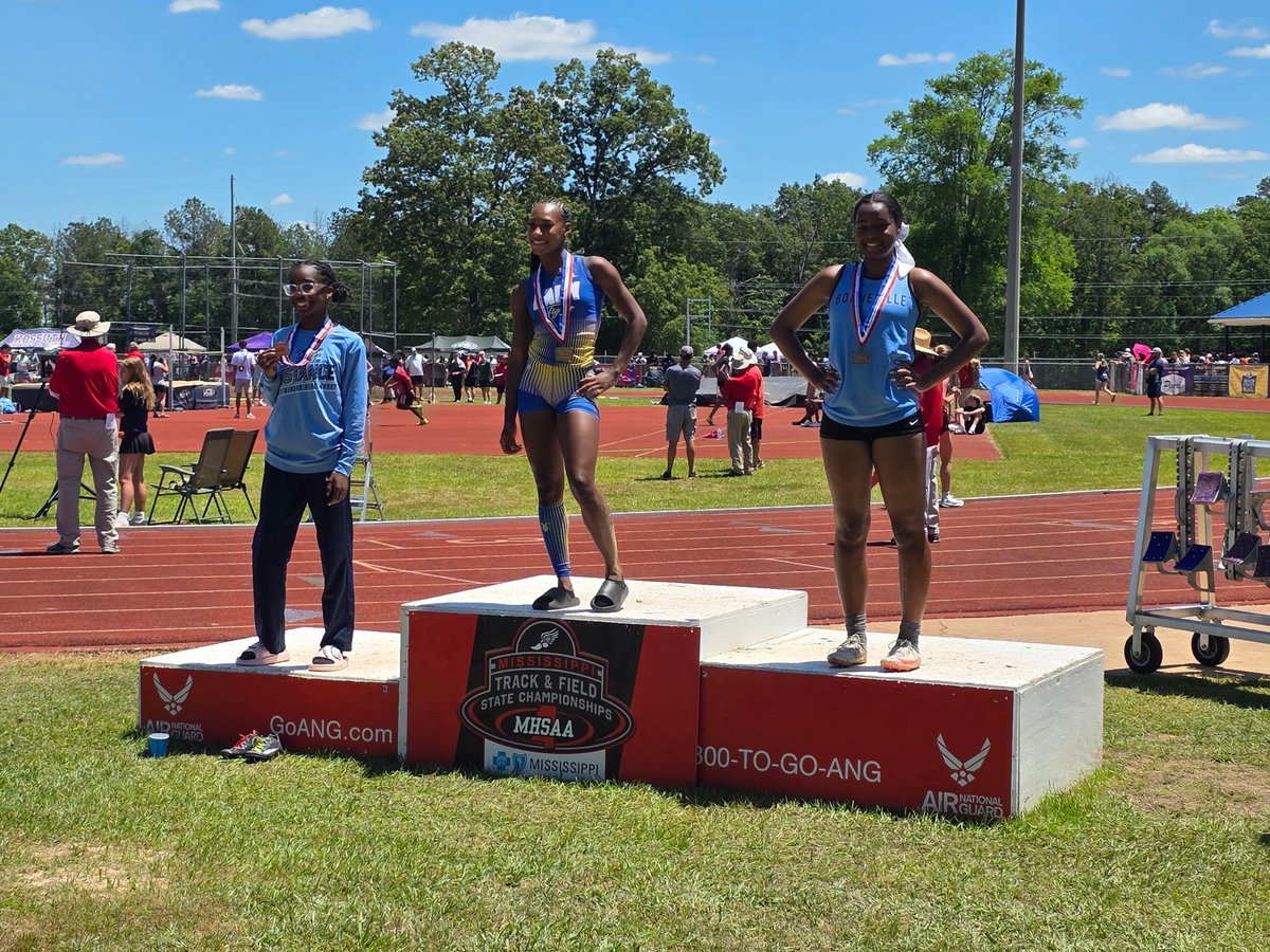 BlueDevilTV's tweet image. Congrats to Adrianna Branch and James Nesby!!

Adrianna got 2nd Place today at the MHSAA 3A State Track Meet with a 17’ 9.75” Long Jump

James got 5th Place today at  the MHSAA 3A State Track Meet in Discus

Congrats to both Adrianna and James!

@bhsdevils1