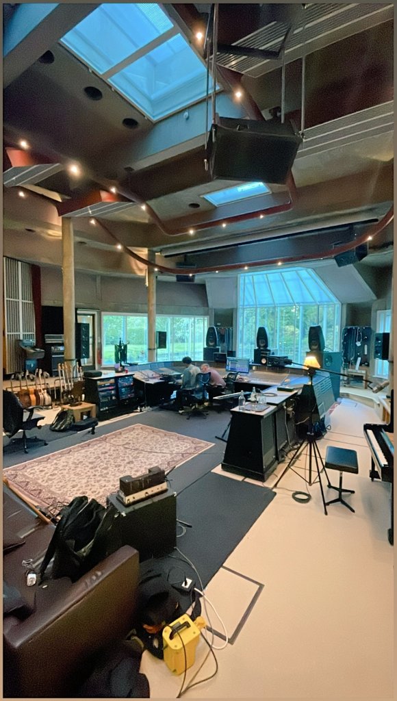 RaleighRitchie_'s tweet image. Maybe another little snap that shows progression..... 👀
Photo from @samskirrow1987 and very much looking to be with @jacobanderson 😊
#RaleighRitchie #YAMNB #ANDY #RR3 Closer to the end than the beginning.....