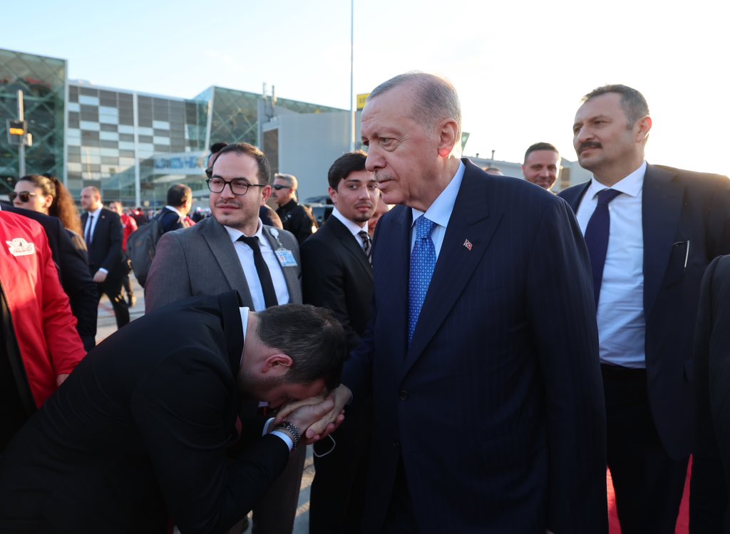 Kıbrıs’ta barışı,
Gazze’de direnişi,
Dünyada adaleti haykıran, 
Cumhurbaşkanımız sn. Recep Tayyip Erdoğan’ın Kıbrıs ziyaretine eşlik ederek tarihi anlara şahitlik ettik. Rabbim sizi bu milletin başından eksik etmesin. Türkün ve mazlumun umudu Dünya Liderimiz.