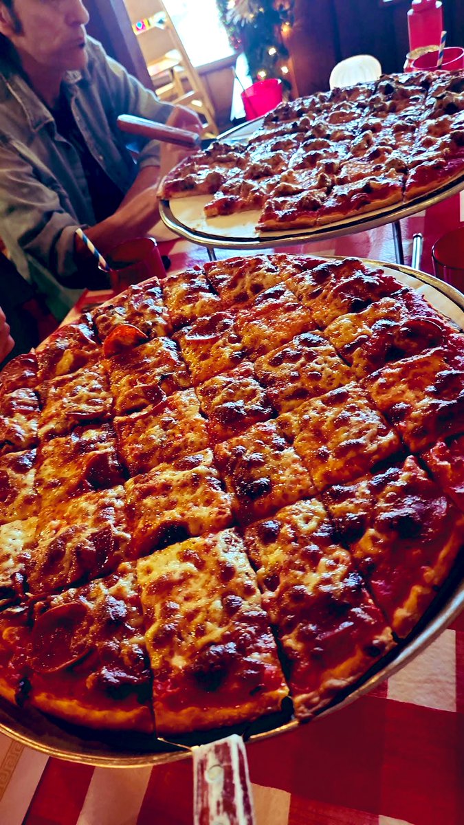 Thoughts on Frank's Pizza on Belmont?

#ChicagoHistory 🍕
