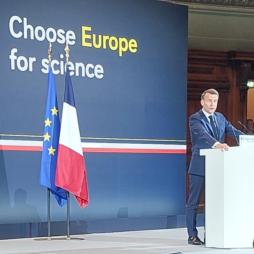 Dnešní konference "Choose Europe" svolaná prezidentem Macronem do Paříže s účasti předsedkyně EK a zastupcu evropskych zemi poslala do světa signál, že 🇪🇺 chce být přitažlivym místem pro excelentní vědce, místem inovací i akademické svobody. Bylo mi ctí reprezentovat 🇨🇿.