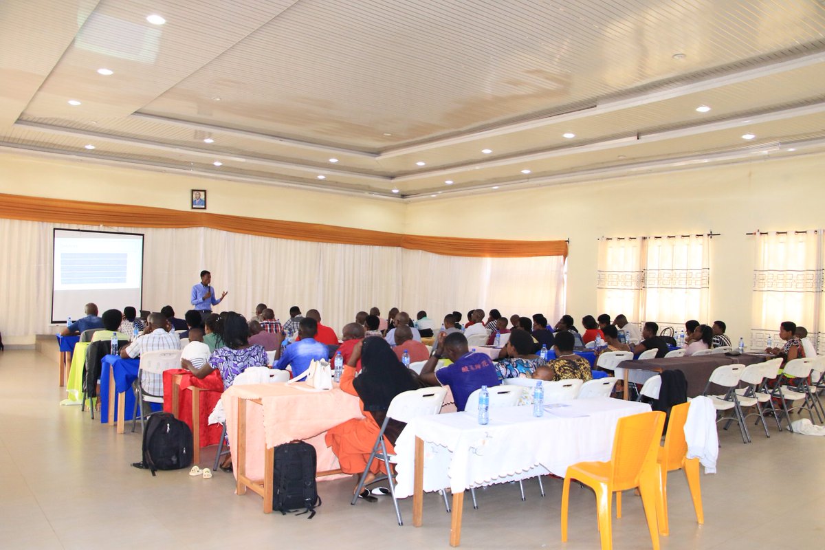 msp_burundi's tweet photo. Le @mspls_bdi via son Programme en charge des Maladies Chroniques(#PNILMCNT),en collaboration avec le #consortium @Rumuri_24 dans son projet #RUMURI,organise du 05-07/5/2025 à @Gitega,1atelier de formation à l'intention de 200 infirmiers sur le diabète&l'hypertension artérielle. https://t.co/Xa5c5DRGBh