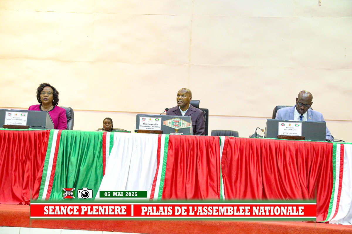 2/2 Après avoir adressé ses félicitations aux nouveaux commissaires élus de la Commission Nationale Indépendante des Droits de l'Homme (CNIDH), le Président de l'Assemblée nationale, le Très Honorable Gelase Daniel Ndabirabe, leur a prodigué de précieux conseils :

Veiller à