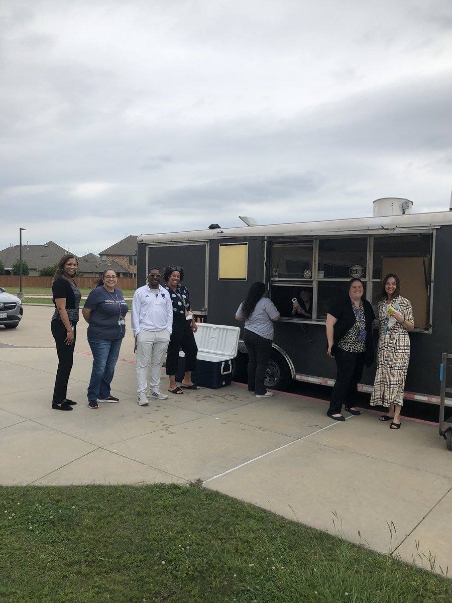 Day 1 of <a href="/DrAnthonyMS/">Anthony Middle School</a> Staff Appreciation: BBQ Food Truck! #RavensRise 💙🖤 #CFISDspirit