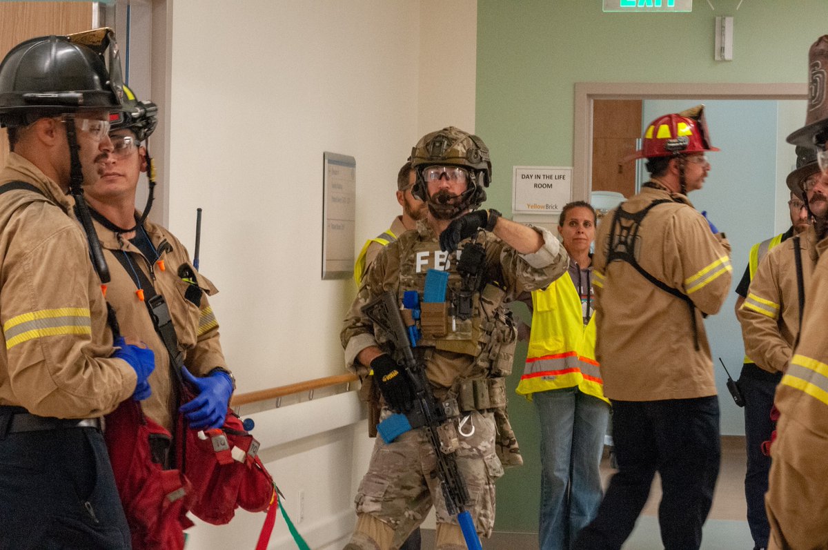 FBISanDiego's tweet image. #FBISanDiego participated in a joint active shooter exercise with @SDFD and UCSDPD at Scripps Memorial Hospital La Jolla.

Law enforcement and role players worked together to practice real world scenarios. Thank you to @scrippshealth for hosting this important exercise!