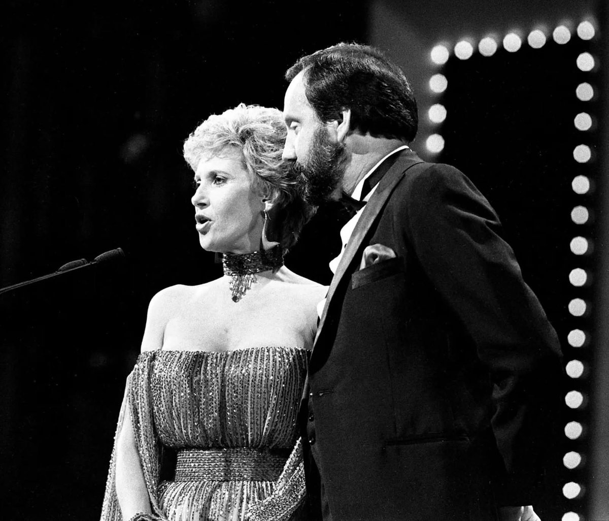 RayStevensMusic's tweet image. Today we celebrate Tammy Wynette's birthday! Here's a photo of Tammy and Ray Stevens presenting the Horizon award during the 18th annual CMA Awards show on October 8, 1984, at the Grand Ole Opry House. #HappyHeavenlyBirthday Tammy!

#tammywynette #youaremissed #grandoleopry