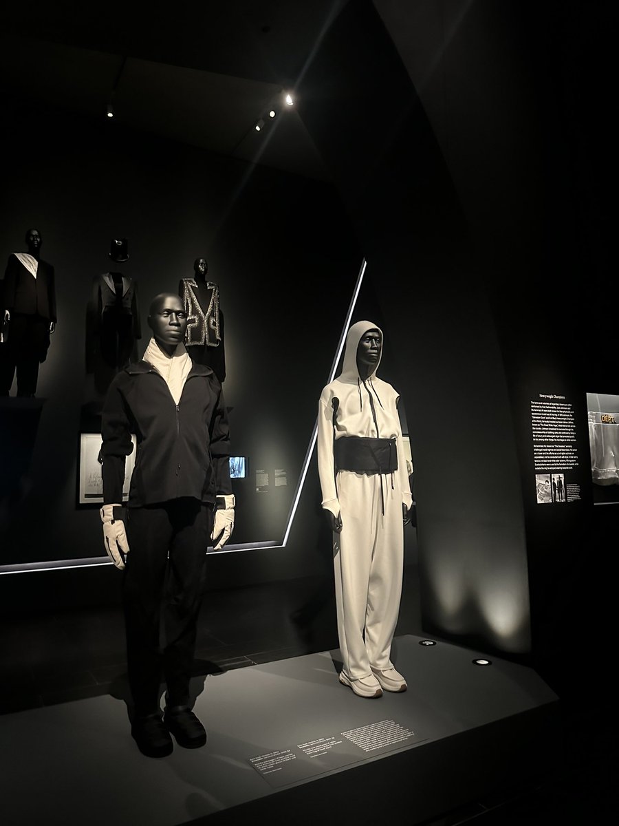 Tried to capture the scenographie of the superfine exhibit at the met press preview today. Story to come!