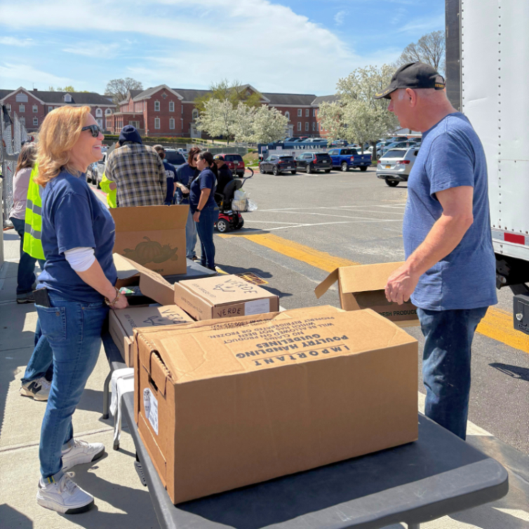 SalengerSack's tweet photo. 🌟 In April, SSKB proudly partnered with Island Harvest to support three food distribution sites across Long Island! We're honored to stand with our community in the fight against food insecurity.

Read the full blog: https://t.co/4vhAcLll7N

#SSKBcares #IslandHarvest #GiveBack https://t.co/4HuUcBjPl8