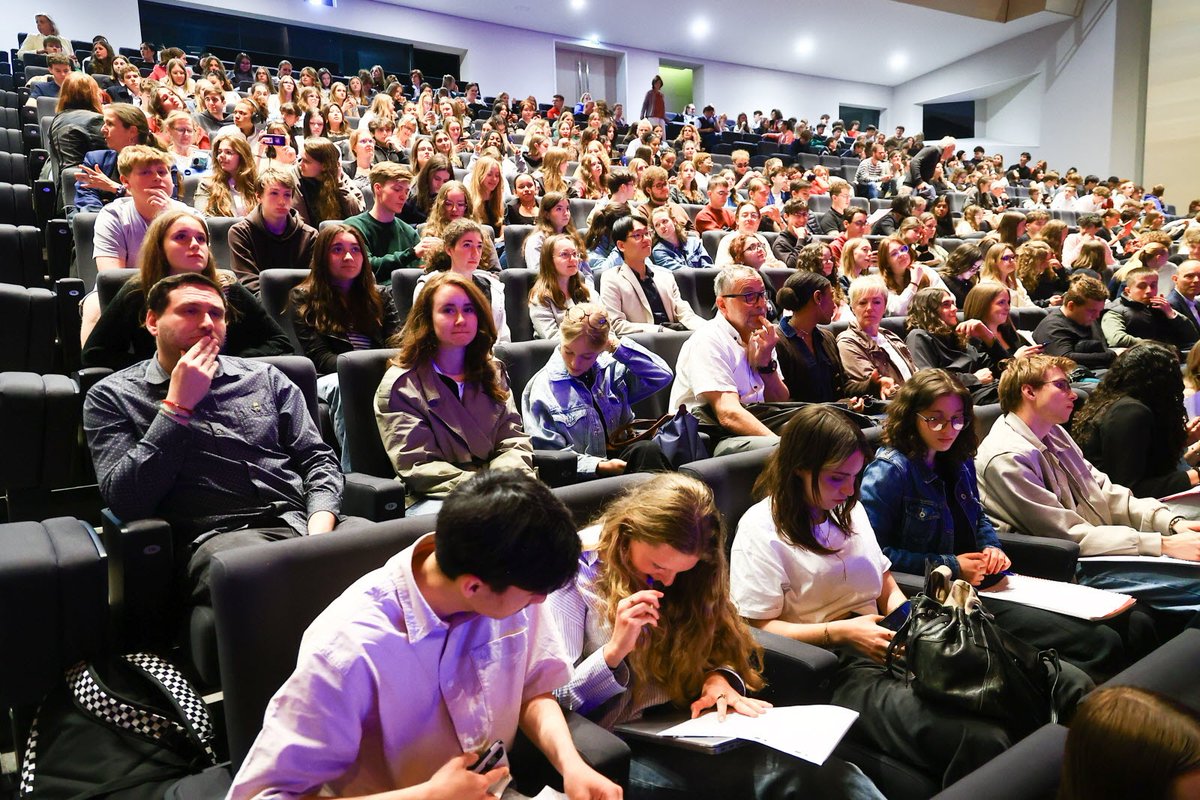 LBPascalForbach's tweet image. 🕯️ Restitution du projet #Shoah à Metz – 28 avril 2025
Une journée marquante autour de la mémoire, de l’histoire et de l’engagement des jeunes générations.
Merci à nos élèves et aux 24 lycées participants pour la richesse des échanges et des productions.
@pf_mourier
@cabbeke