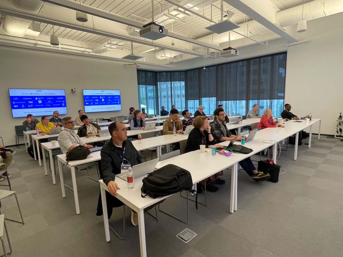 Now it’s time to hear from <a href="/cyberandy/">Andrea Volpini</a> and <a href="/geatricebi/">Beatrice Gamba</a> from <a href="/wordliftit/">WordLift</a> as they present on #ontology based reinforcement learning for #AI in #SEO and #contentmarketing

#KGC2025 #DeepSeek