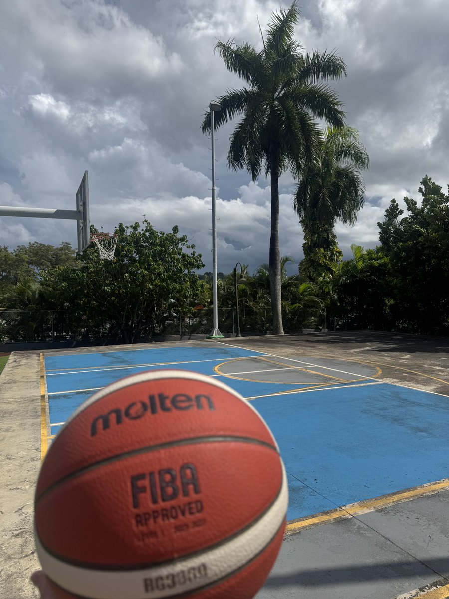 Anyone mind if a white boy plays some básquetbol?