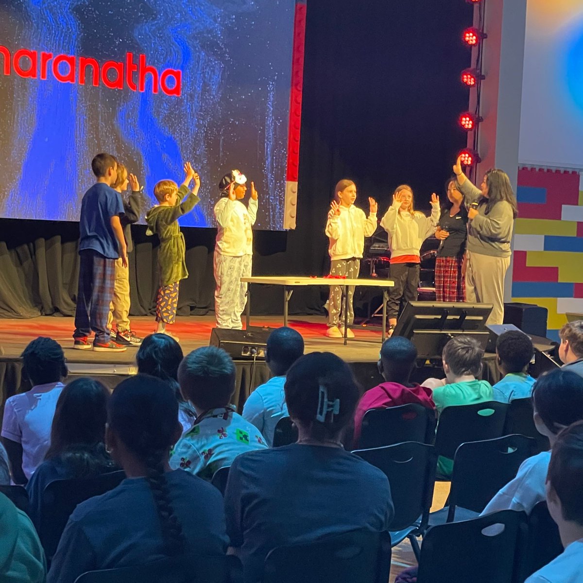MCAmustangs's tweet image. Today kicked off Spring Splash dress up days with Cozy/PJ Day and during Lower School chapel, our incredible Upper School Student Council hosted the much-loved annual Candy Chapel.

#mcamustangs #mcaleaders #mcacommunity #mcalowerschool #mcaupperschool