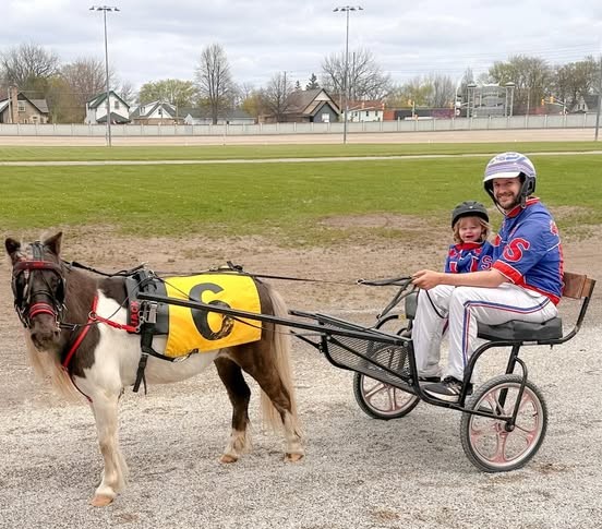 This is 2.5 year-old Cami Saftic - the granddaughter of well known Ontario horseman Mike Saftic - driving Jack with her dad Cody Saftic.
📷 Christina Saftic