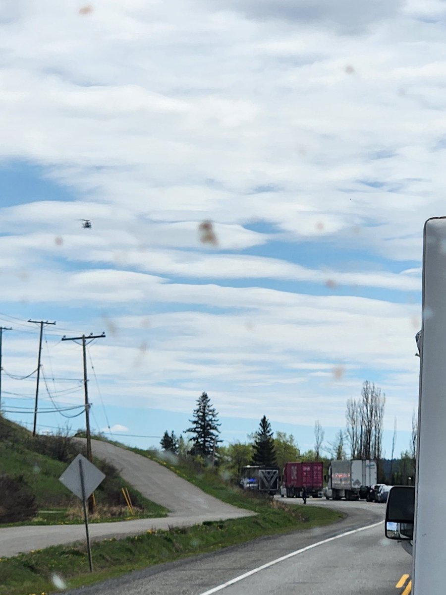 BCWanderer1's tweet photo. @DriveBC Helicopter coming in https://t.co/78lNmXR4qJ