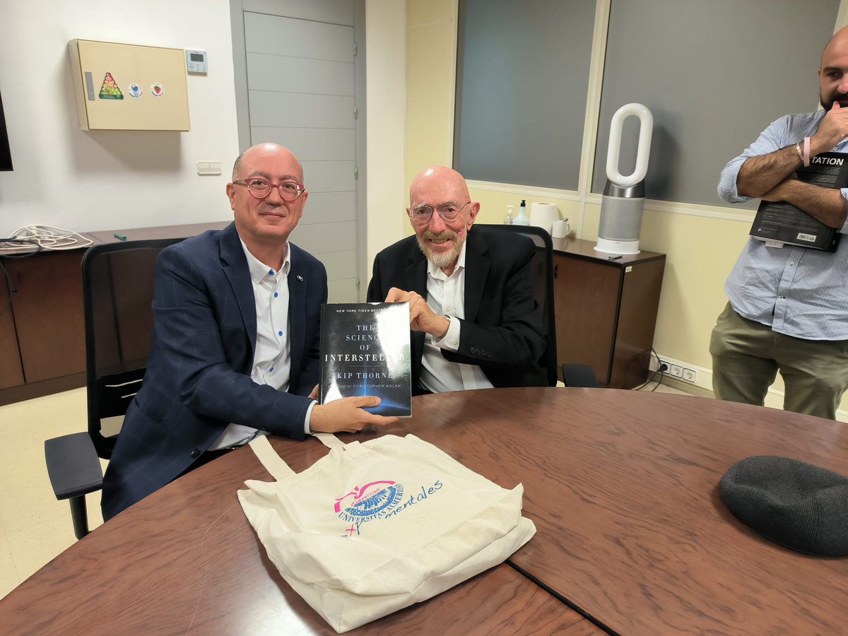 Facultad de Ciencias Experimentales UAL (@experiment_ual) on Twitter photo Hoy arranca la visita de Kip Thorne, Nobel de Física 2017, a la <a href="/ualmeria/">Universidad de Almería</a>. Este martes 6 de mayo ofrecerá una conferencia a las 12: 00 h en Económicas: "El papel de la Física en la ciencia y la tecnología". ¡No te la pierdas! Hoy arranca la visita de Kip Thorne, Nobel de Física 2017, a la <a href="/ualmeria/">Universidad de Almería</a>. Este martes 6 de mayo ofrecerá una conferencia a las 12: 00 h en Económicas: "El papel de la Física en la ciencia y la tecnología". ¡No te la pierdas!