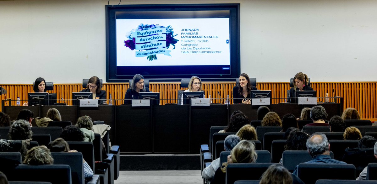 Muy emocionante e interesantísima jornada sobre familias monomarentales y monoparentales.
Gracias a las ponentes que nos han hecho emocionarnos, ver y entender unas cuantas cosas.