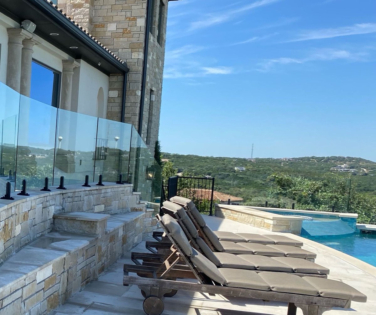 You bring the chips and salsa, we’ll provide the stunning view. A gathering with your family and friends is always enhanced when you’ve chosen Aquaview for your fencing needs. #luxurypools #realestate