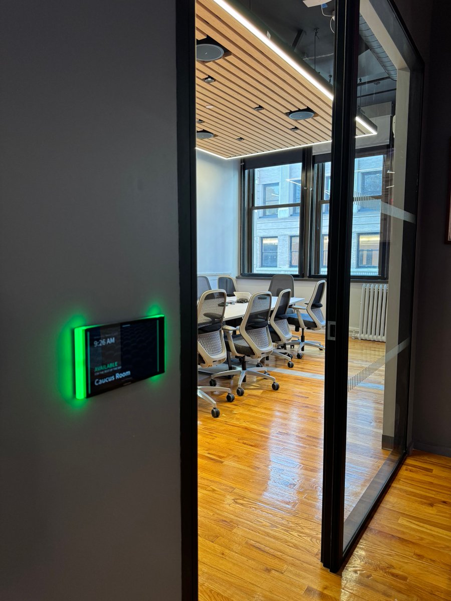 pseavnyc's tweet image. Smart Scheduling, Smarter Workspaces! Room scheduling tech transforms shared spaces—eliminating double bookings and delays while enhancing collaboration for in-person and hybrid teams. #AVTweaks #SmartOffice #RoomScheduling #HybridWork #AVIntegration