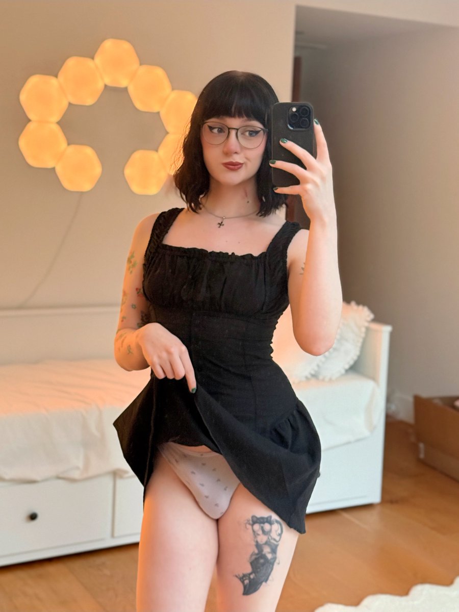 BREAKING NEWS: trans girl is relatively well endowed 

~ rt if u think trans girls are epic ~