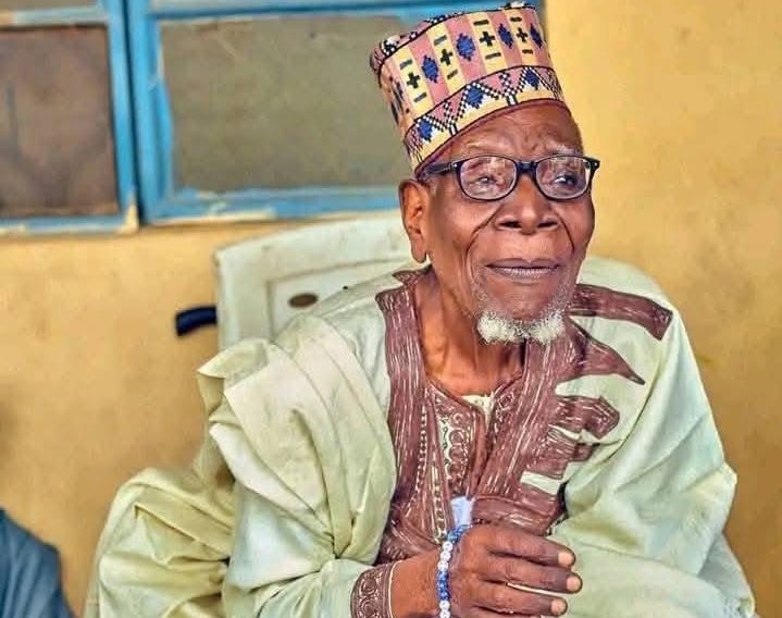 Innalillahi Wa inna Ilaihir-rajiun. 

Ina mika sakon ta’aziyarmu ga Masaurata, Al'ummar Kaura Namoda, iyalai, yan’uwa da abokan arzikin marigayi Mai Shari’a, Uban Doman Kaura Namoda Alh. Ibrahim Alkali Mai Gandi, Allah ya jikansa da rahama, yasa ya huta, ya bamu hakurin rashinsa.