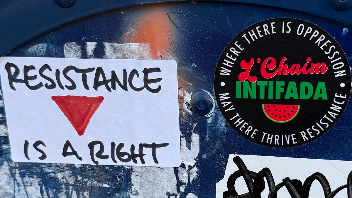 Stickers calling for the murder of Jews are being plastered across NYC. 

This is incitement to violence, <a href="/NYPDnews/">NYPD NEWS</a> and <a href="/NYCMayor/">Mayor Eric Adams</a> must investigate immediately &amp; hold those responsible accountable.

📍Sunnyside Queens on Skillman Ave