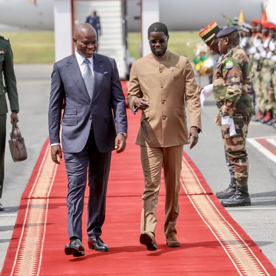 De retour à Dakar, je voudrais renouveler mes chaleureuses félicitations à mon frère le Président Brice Clotaire Oligui NGUEMA, suite à son investiture à la tête du Gabon.

Je lui adresse également mes vifs remerciements, ainsi qu’au peuple gabonais  pour l’accueil chaleureux et