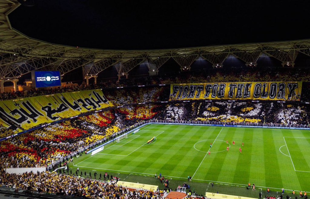 المدرجات .. صوت الرياضة وروحها  

لم تعد المدرجات مجرد مقاعد صاخبة بالتشجيع بل أصبحت ساحة تنافس وابتكار ومساحة تُترجم من خلالها مشاعر الولاء والانتماء والحب الصادق للكيان  
الحضور الجماهيري اليوم لا يقتصر على الدعم بل بات عنصرًا مؤثرًا في هوية النادي ومكونًا أساسيًا في مشهد رياضي