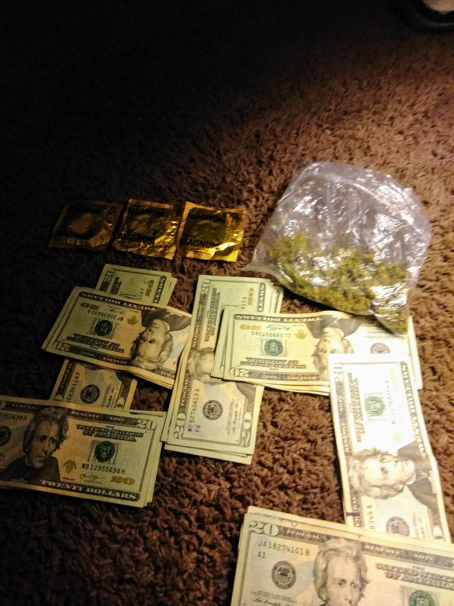 moeb347's tweet image. Party pack