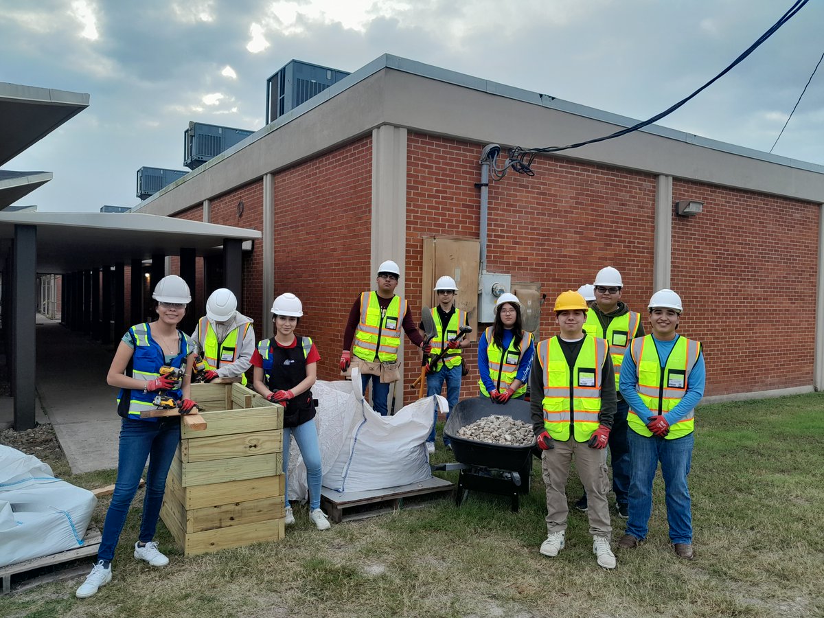 CTELFCISD's tweet image. Construction Students working at new CTE Center!