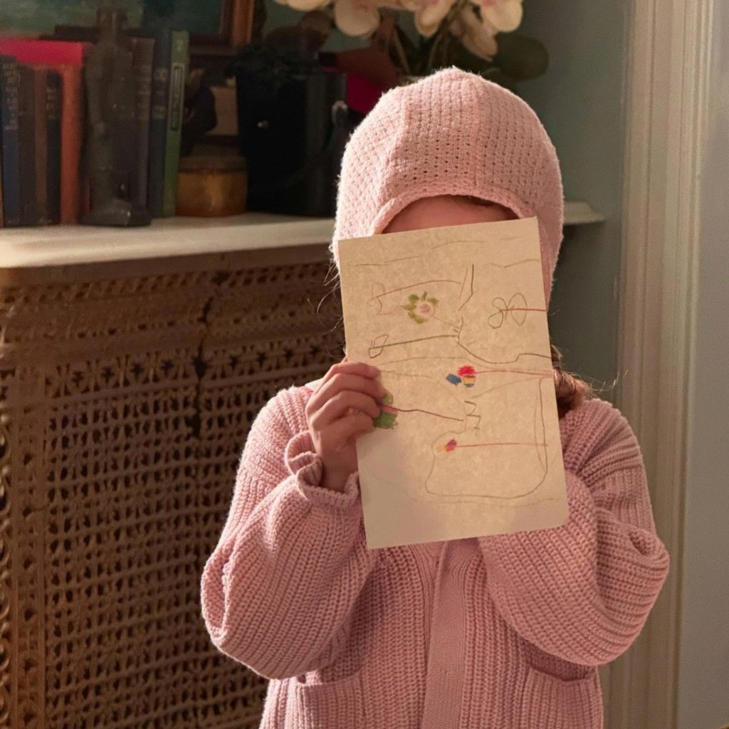 ¿Cuántos regalos como éste recibisteis ayer,  mamás? #ElCuentoDeLaCriada #handmaidstale cuentodelacriada.foroactivo.com