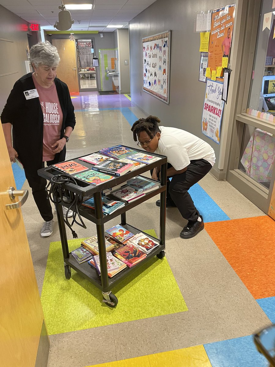 CentralESChamps's tweet image. 🎉📚Birthday Books Celebration 📚🎉  🎂 Each student who has a birthday in the month of May or June selected a free book of their choice!  We love to see all the smiling faces as they pick their special Birthday Book! 📖💛  Thanks to @thehousetuscal1