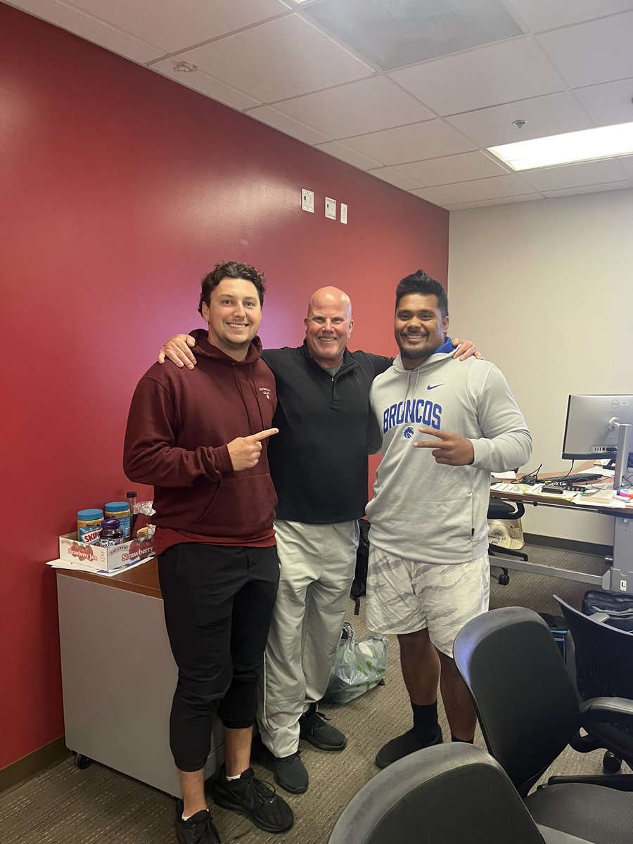 Southwestern College Football (@swcjaguarfb) on Twitter photo Thank you <a href="/DSchrammr/">Dave Schramm</a> and <a href="/BHSUFB/">BHSU Football</a> for stopping by and recruiting our Student Athletes. A lot of <a href="/BroncoSportsFB/">Boise State Football</a> football ties in this picture.
#GoLEFT👈🏽 #WelcomeToTheJ25LE🐆 Thank you <a href="/DSchrammr/">Dave Schramm</a> and <a href="/BHSUFB/">BHSU Football</a> for stopping by and recruiting our Student Athletes. A lot of <a href="/BroncoSportsFB/">Boise State Football</a> football ties in this picture.
#GoLEFT👈🏽 #WelcomeToTheJ25LE🐆