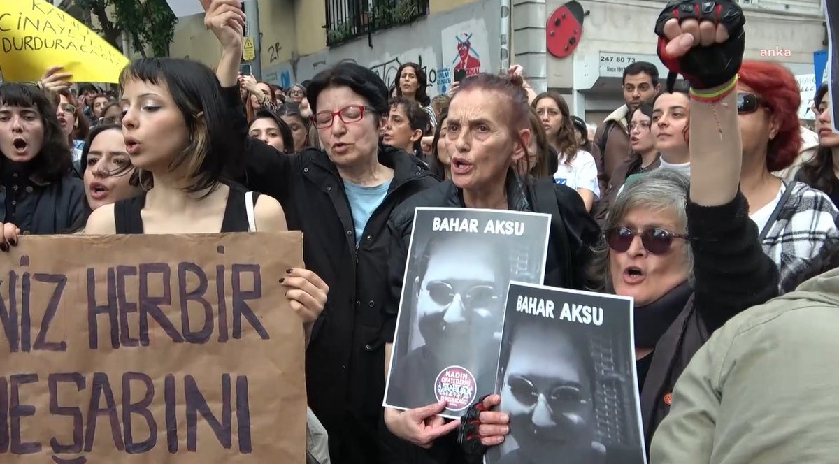 onedio's tweet photo. Kadınlar, vahşice katledilen Bahar Aksu için toplandı...

Oyuncu Nur Sürer: 

"Her gün ortalama üç kadının öldüğü ülkede, bu kadınlar nasıl üç çocuk doğuracak!" https://t.co/4bgFwYmqvW