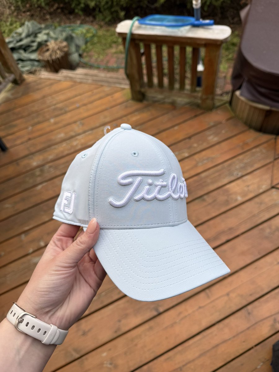Scored some giveaways and bought my new favourite hat at the #GTLadiesNight yesterday! ⛳️Would love the chance to win the TaylorMade Qi35 Driver to kickoff the season 😇 <a href="/GolfTown/">Golf Town</a>