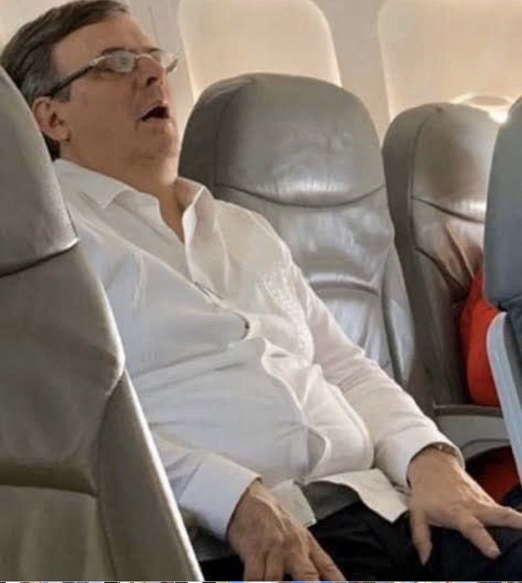 Marcelo Ebrard
Vaya huevonazo inútil…