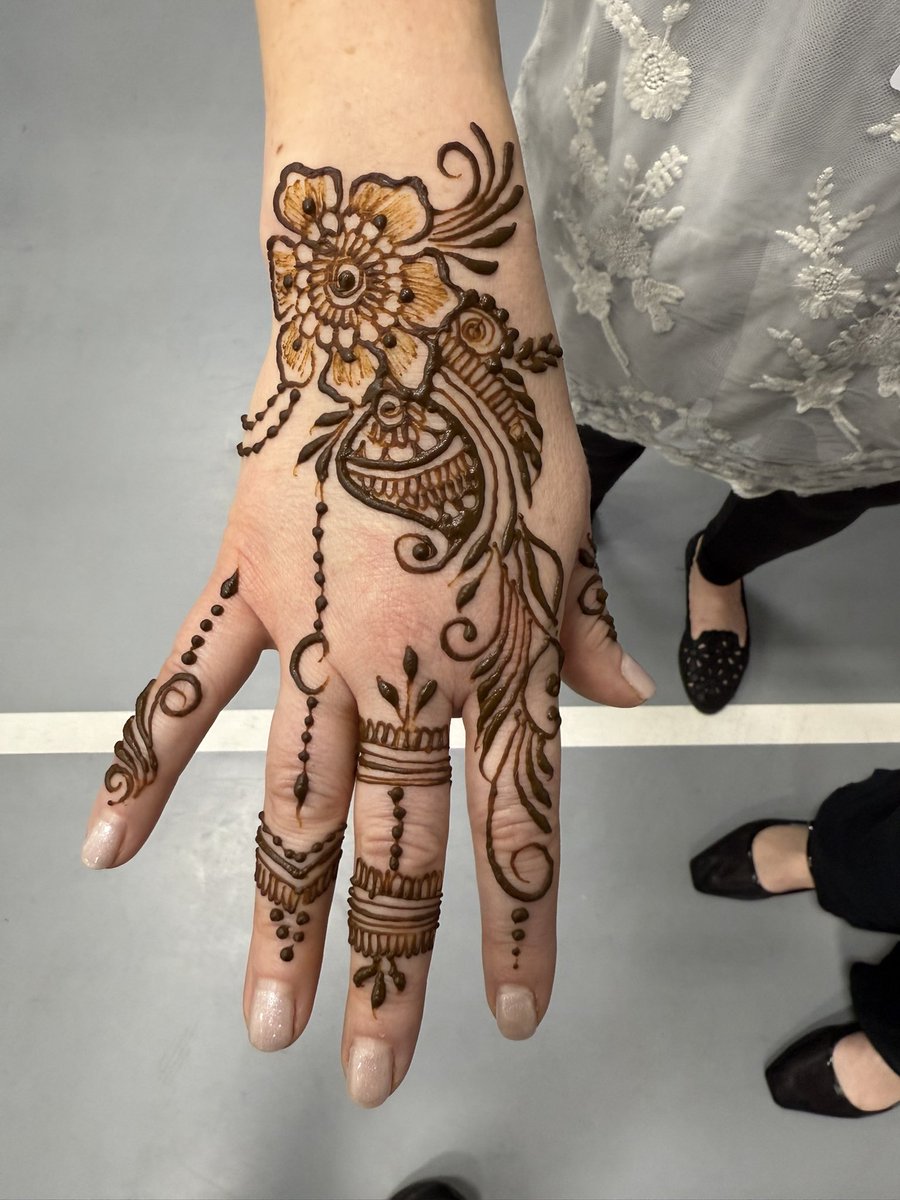 HUGE thank you to Mrs. Desarda (@henna_by_priti7 on Instagram) for volunteering to provide our staff with Henna Art to kick off #StaffAppreciationWeek! The designs were so beautiful and elegant. Thanks for such a great experience! #LakeHiElem