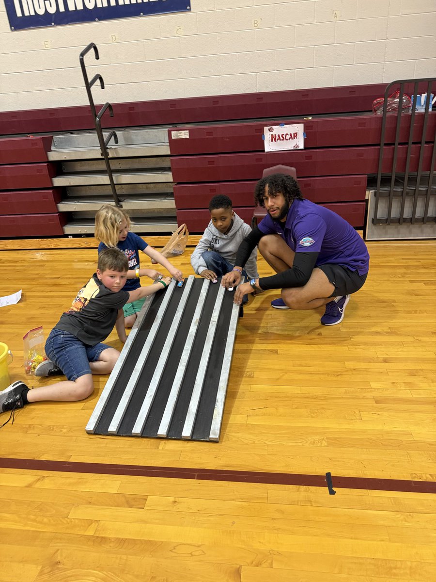A day at the carnival 🎡🎟️

The guys had a ton of fun volunteering and attending a carnival at a local elementary school! 

#GoDukes