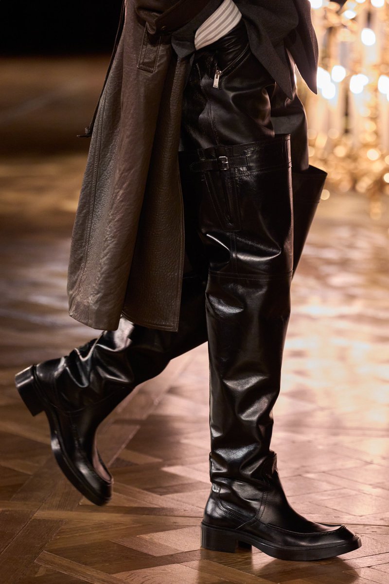 Tonight is the night for these Saint Laurent Fall 2025 BOOTS! 🔥