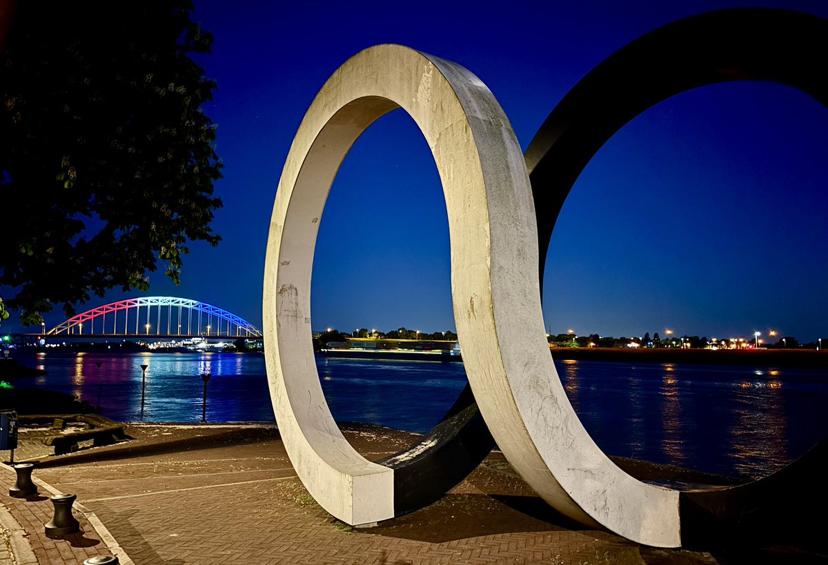 De ‘Vergeten’ Alblasserdamse brug staat weer in het bevrijdingslicht.