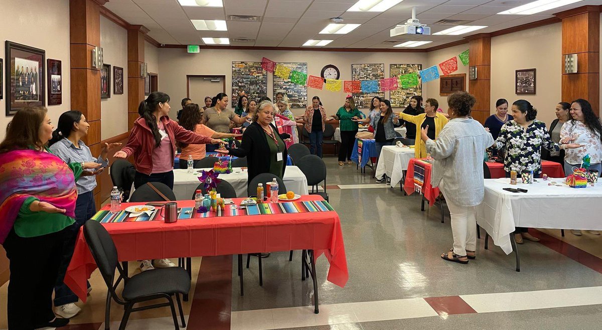 LFCISDFamEngage's tweet image. Thank you Mrs. Patricia Valenzuela for a moving and inspirational parent presentation this morning. @LosFresnosCISD @jmcdonough33 #PositiveMindset #onecommunity