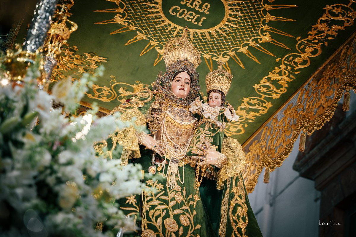 Madre de vida, madre de gracia... madre de esperanza.