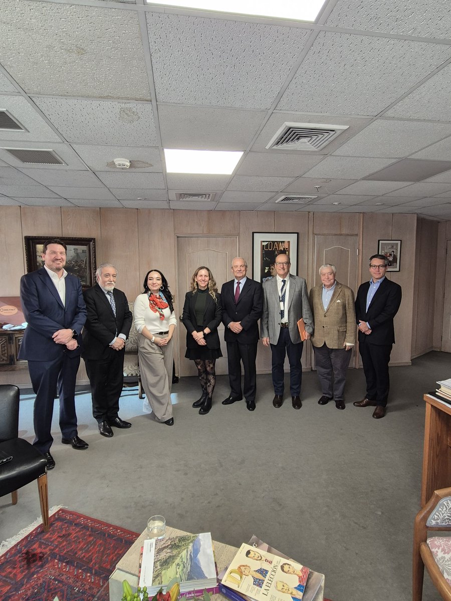 🤝 Visita protocolar a la presidenta de la SOFOFA

Como parte de nuestro trabajo por fortalecer vínculos estratégicos dentro del ecosistema industrial realizamos una visita protocolar a Rosario Navarro Betteley, presidenta de la Sociedad de Fomento Fabril (SOFOFA).

Durante este