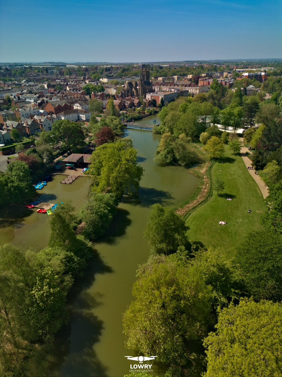 Leamington Spa in Warwickshire📍📸

#leamingtonspa #leamington #royalleamingtonspa #warwickshire #travel #nature #drone #fpv #fpvdrone #kenilworth #coventry #stratforduponavon #loveleam #visitleamington