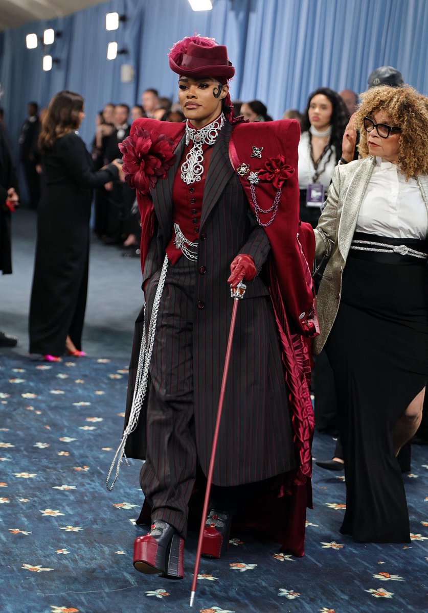 saintdoII's tweet image. teyana taylor in custom marc jacobs at the met gala… the longer I look the more flattering details i find on this number!!! incredible start